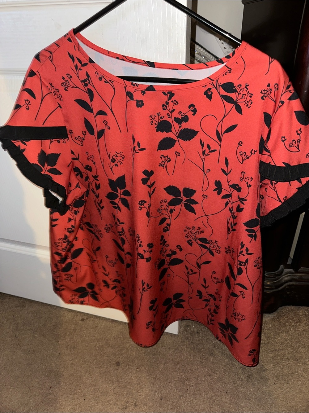 Women's Coral Floral Short Sleeve Top with Black Trim